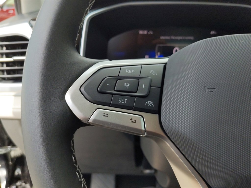 Used 2025 Volkswagen Taos SE image 37