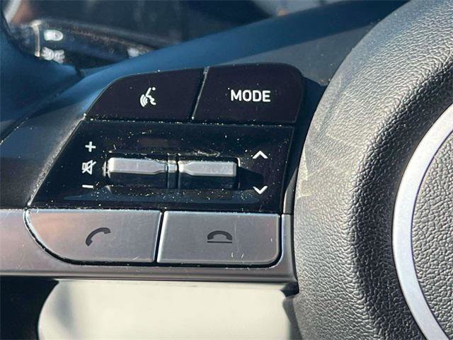 Used 2023 Hyundai Elantra Limited image 18