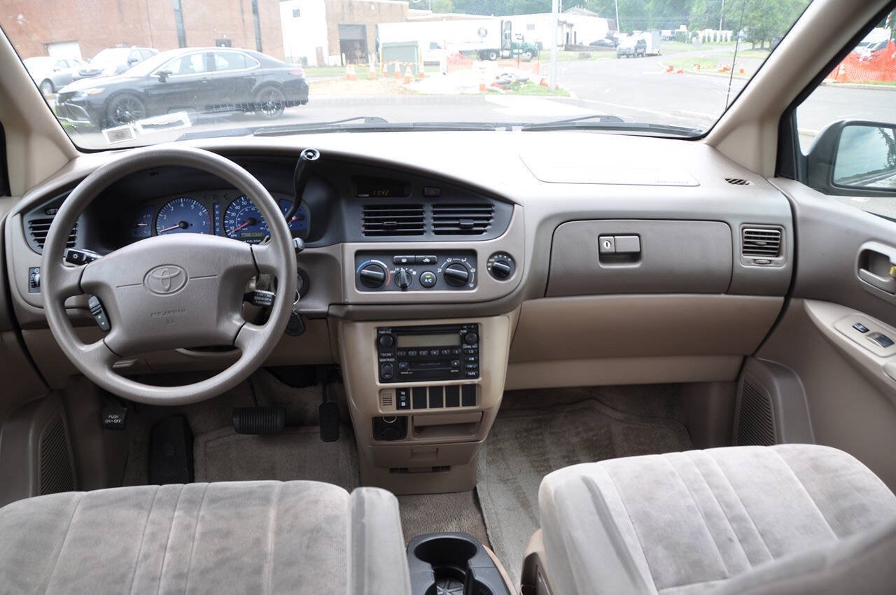 Used 2002 Toyota Sienna LE FWD image 25
