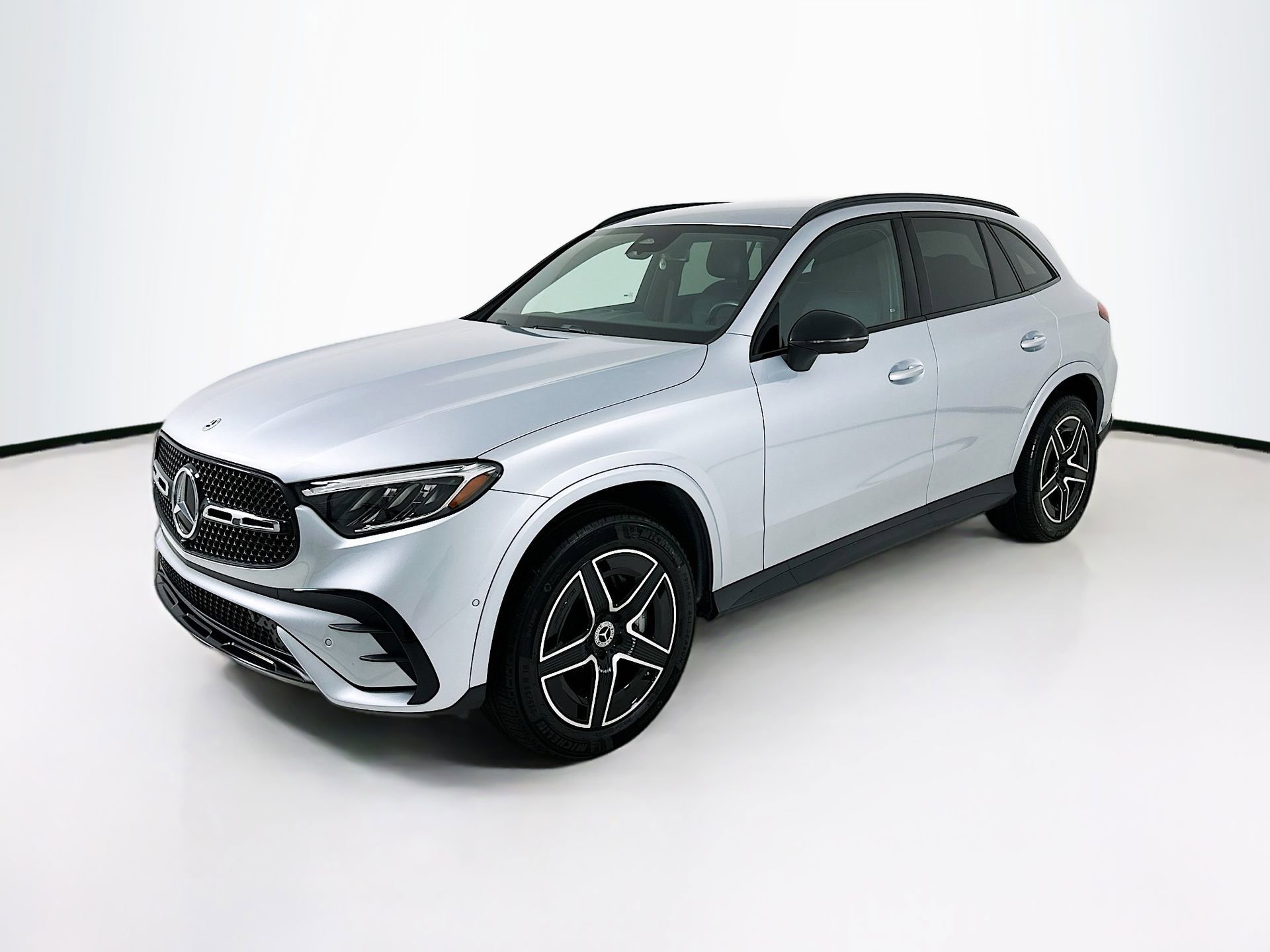 Certified 2025 Mercedes-Benz GLC 300 4MATIC image 3