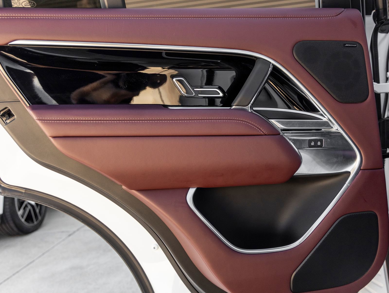 Used 2023 Land Rover Range Rover SE image 28