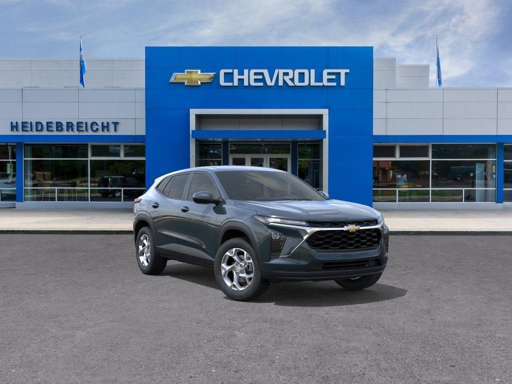 New 2026 Chevrolet Trax LS w/ LS Convenience Package FWD image 1