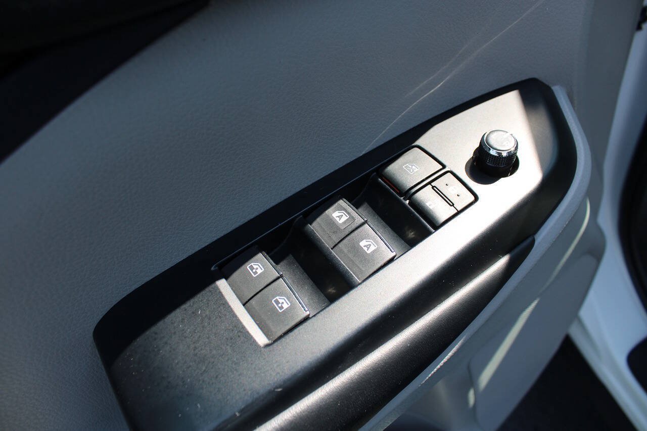 Used 2018 Toyota Highlander XLE AWD/4WD image 17
