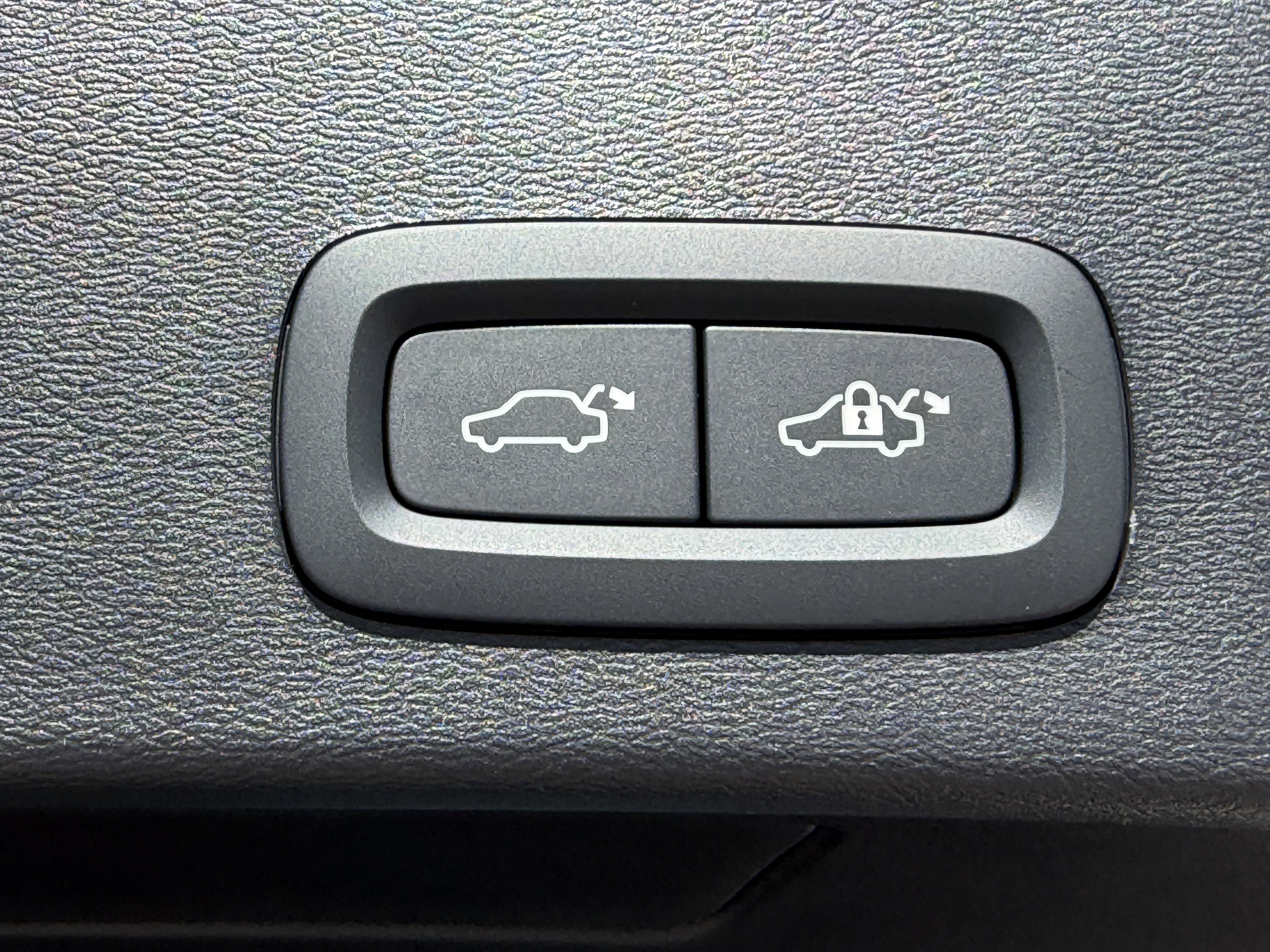 New 2026 Volvo XC40 B5 Plus w/ Climate Package image 10