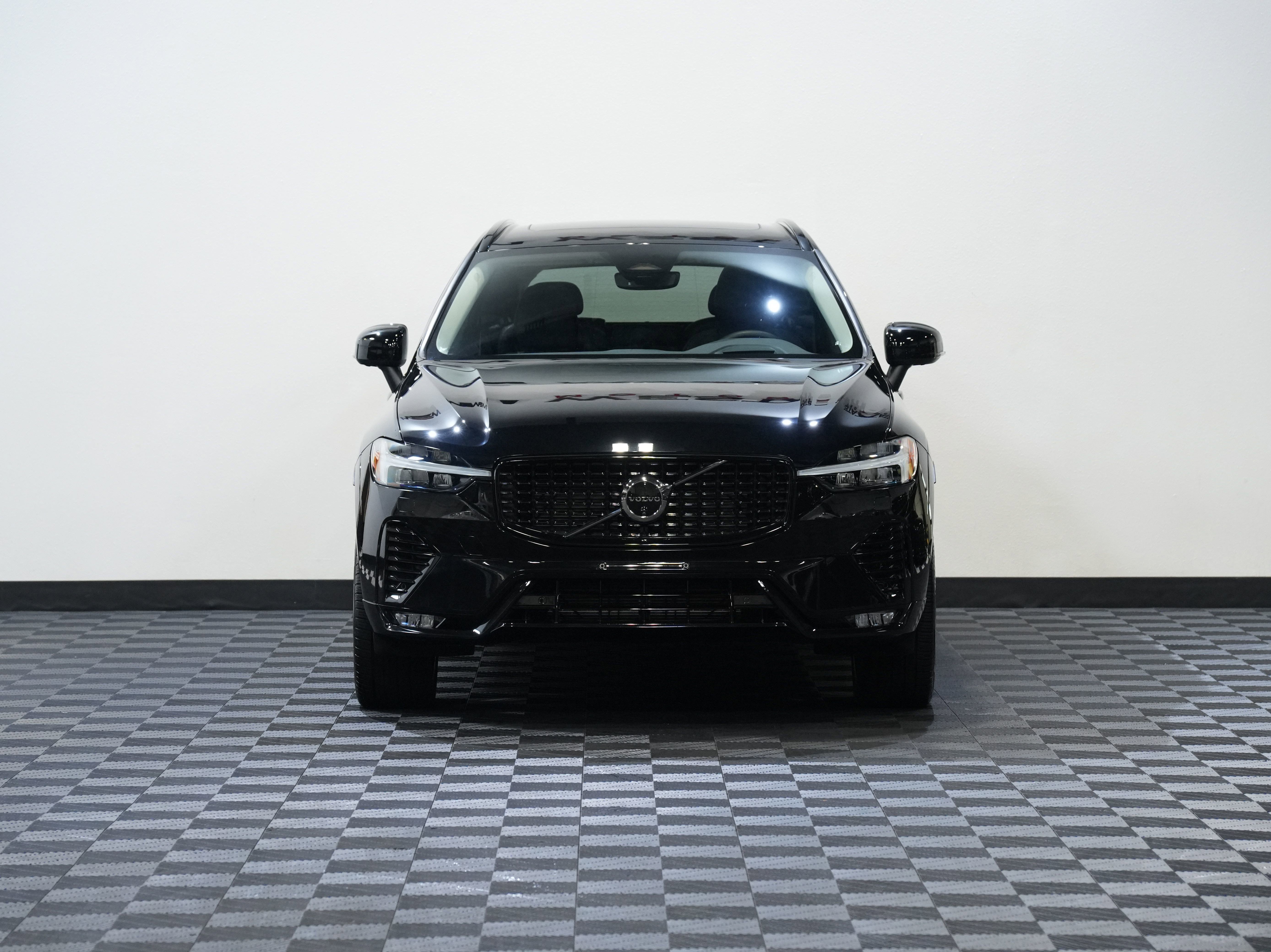 Used 2024 Volvo XC60 B5 Ultimate w/ Protection Package Premier image 4