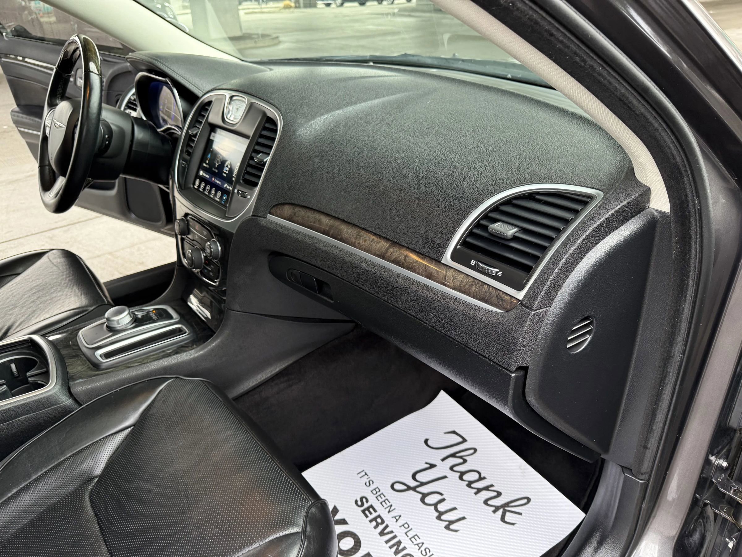 Used 2017 Chrysler 300 C image 22