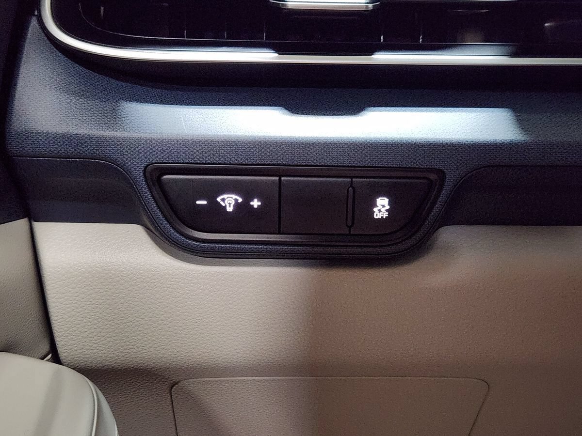 Used 2025 Kia Carnival SX FWD image 41