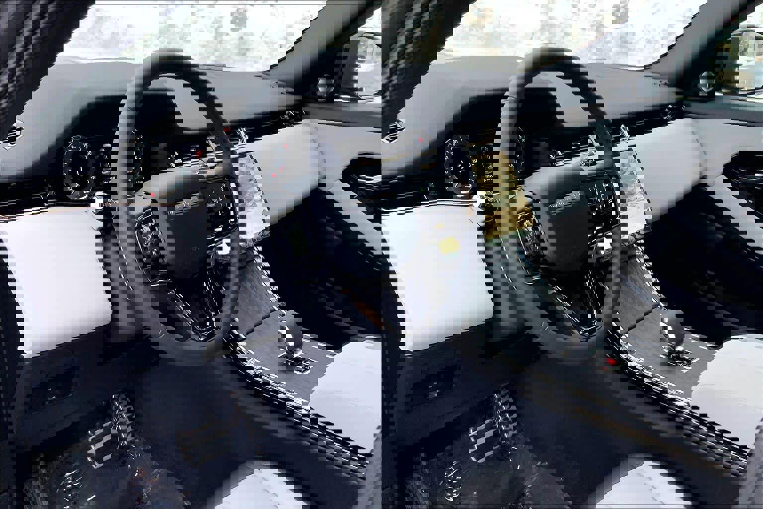 Certified 2026 Land Rover Range Rover Evoque Dynamic SE image 17