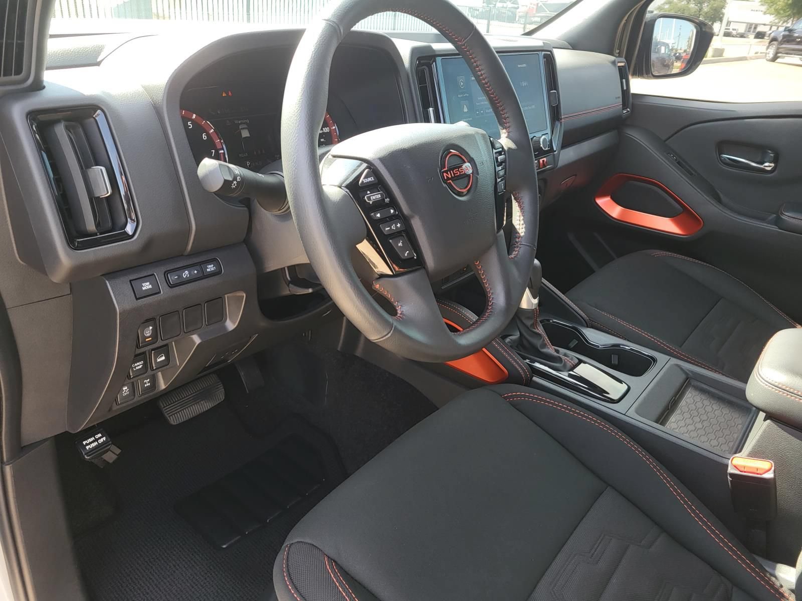 Used 2025 Nissan Frontier PRO-4X AWD/4WD image 23