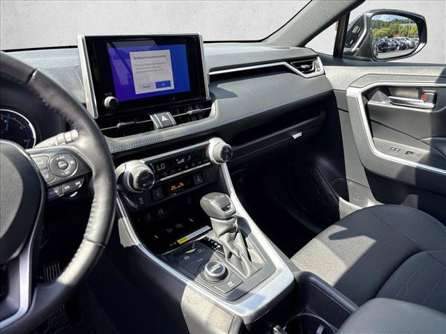 Used 2025 Toyota RAV4 SE w/ Convenience Package AWD/4WD image 16