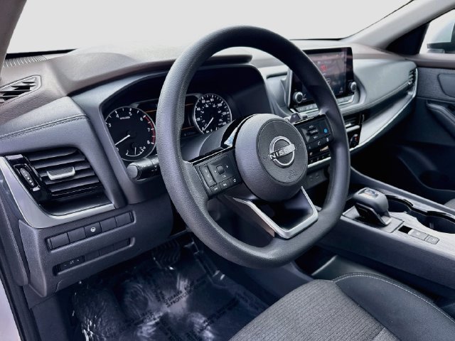 Used 2022 Nissan Rogue SV AWD/4WD image 11
