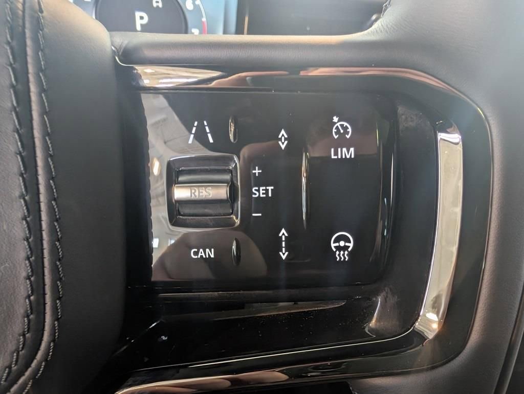 Used 2025 Land Rover Range Rover Sport Dynamic SE image 18