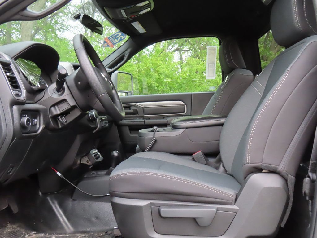 New 2024 RAM 2500 Tradesman w/ Chrome Appearance Group AWD/4WD image 18