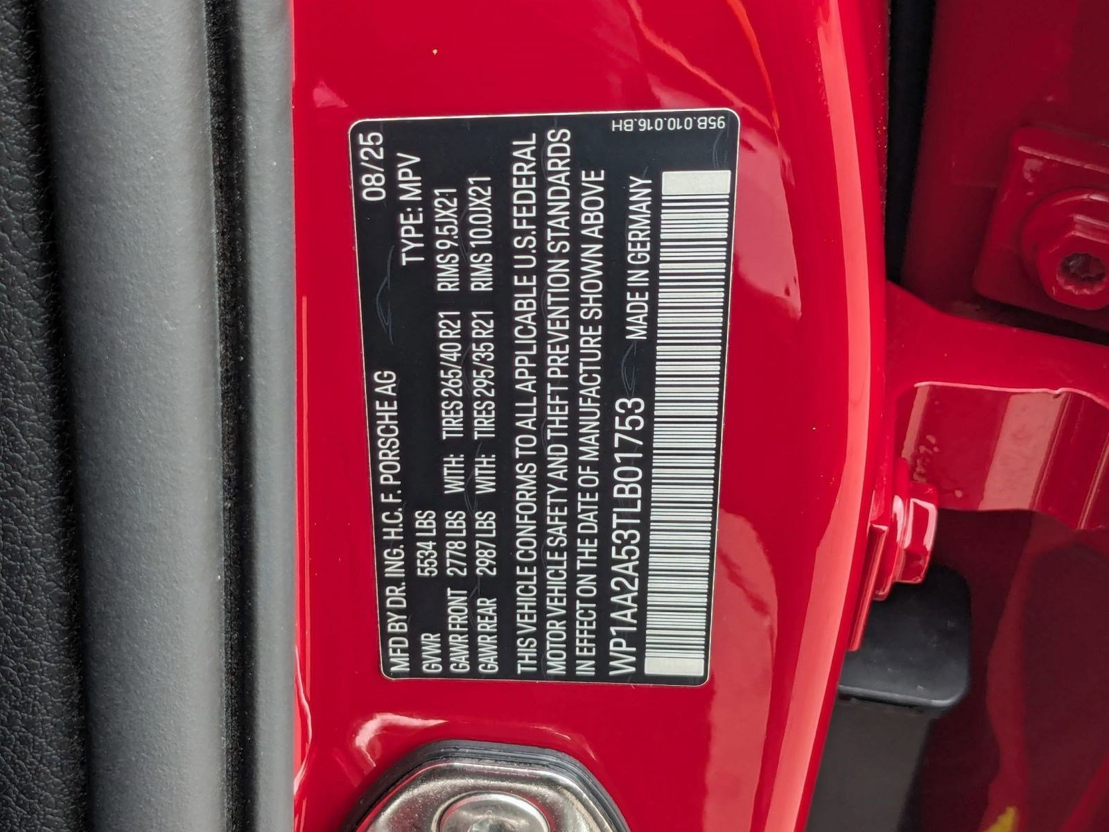 Certified 2026 Porsche Macan AWD/4WD image 29
