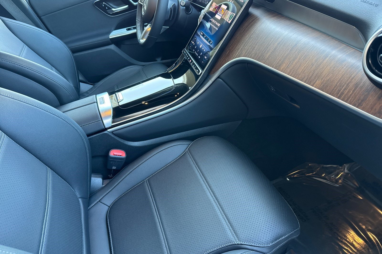 Certified 2025 Mercedes-Benz GLC 350e 4MATIC image 26