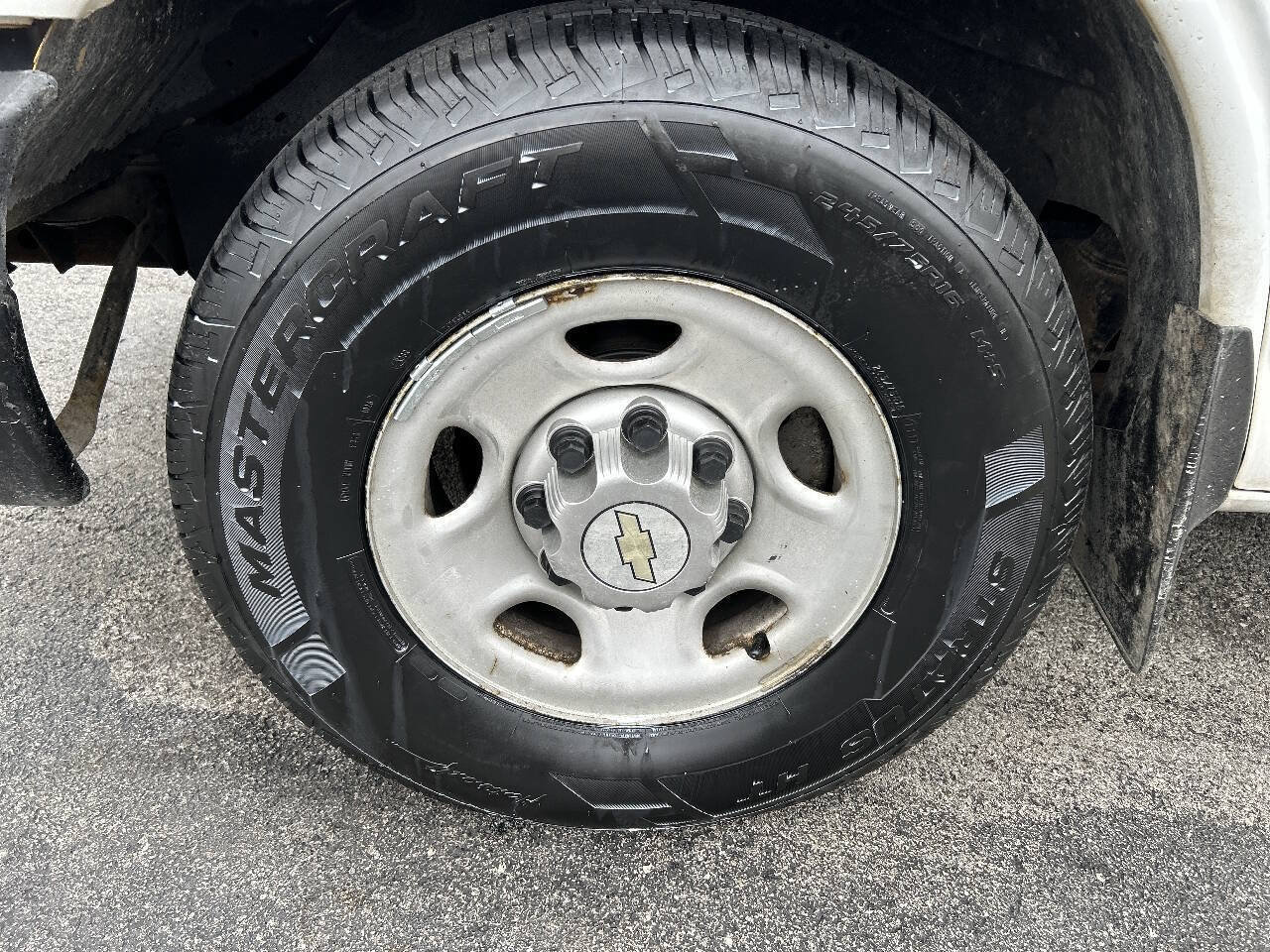 Used 2011 Chevrolet Express 2500 Extended RWD image 17