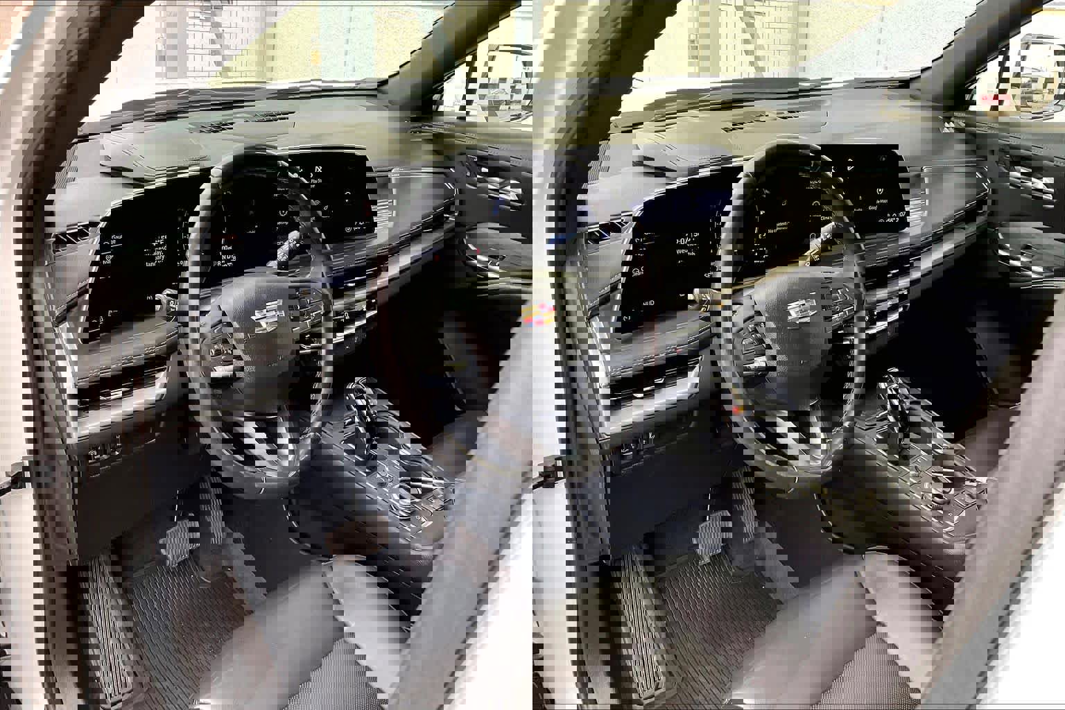 Used 2024 Cadillac XT4 Premium Luxury w/ Technology Package image 17