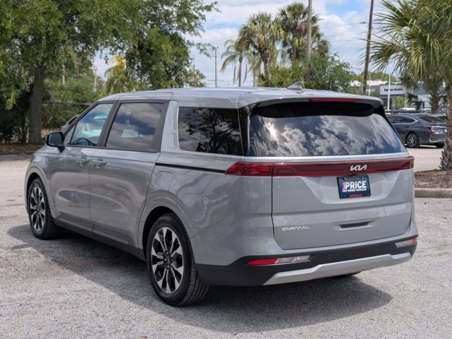 Used 2023 Kia Carnival EX image 8