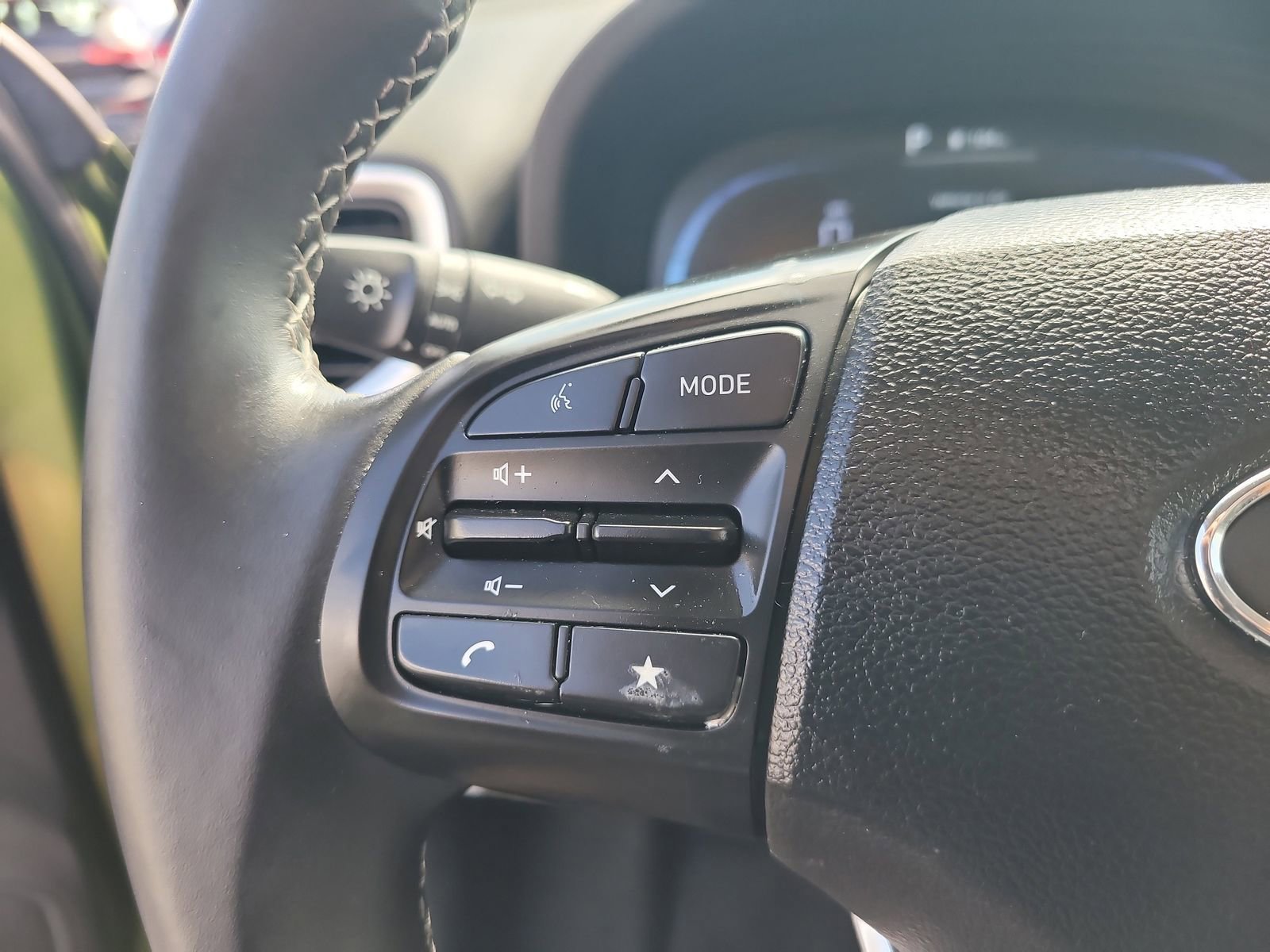 Used 2024 Hyundai Venue SEL FWD image 27