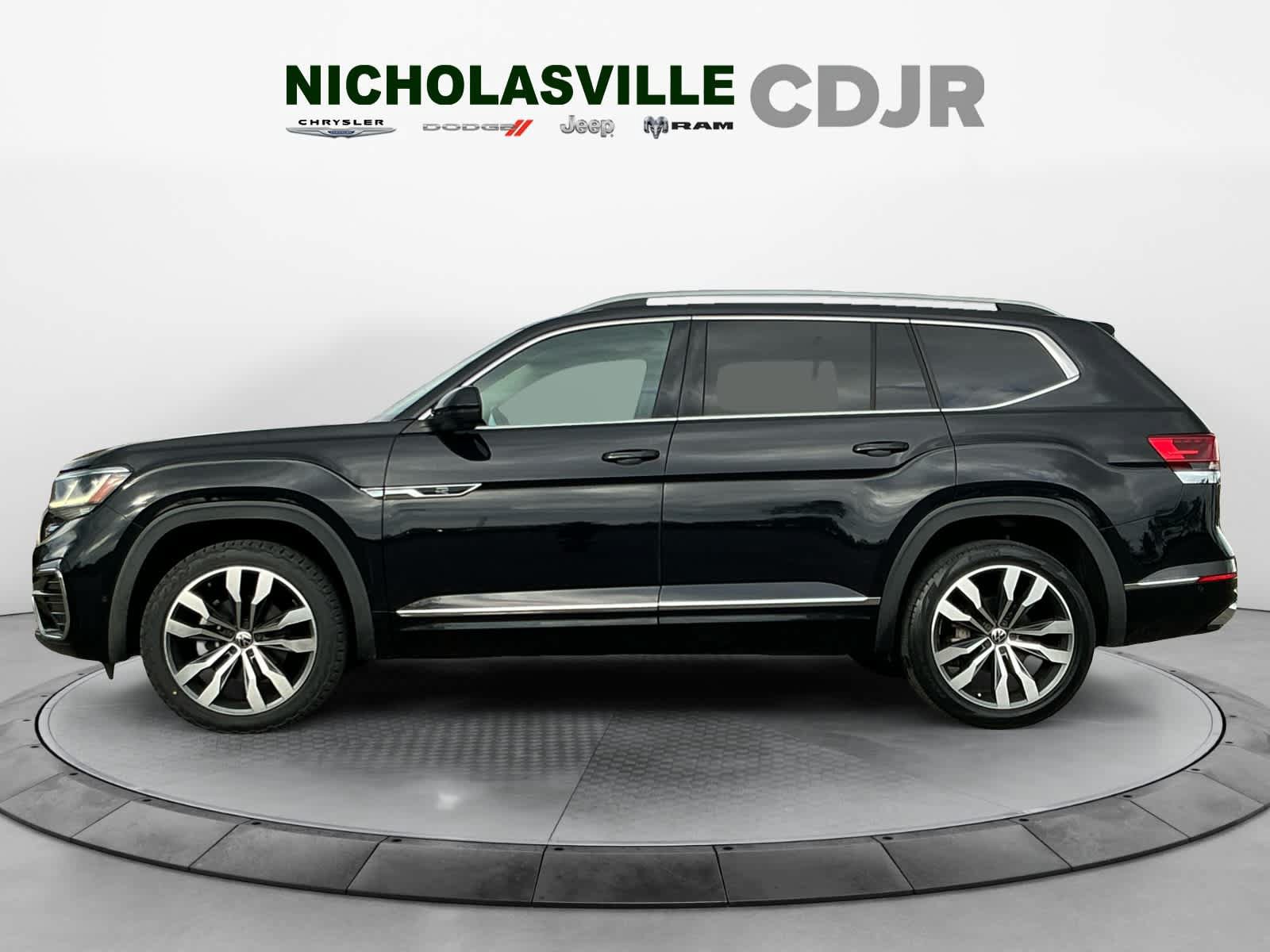 Used 2023 Volkswagen Atlas SEL Premium AWD/4WD image 2