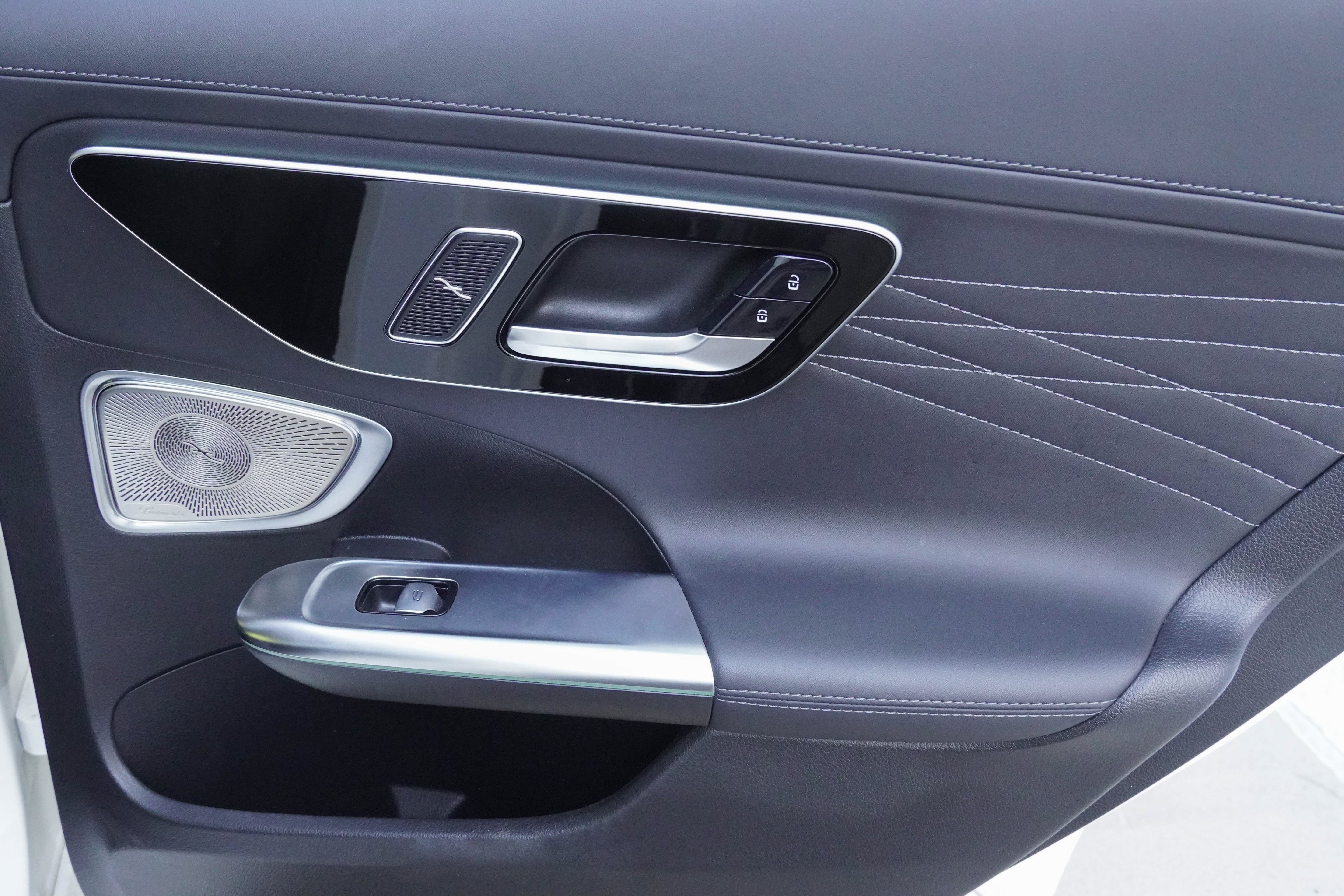 Used 2022 Mercedes-Benz C 300 Sedan image 32