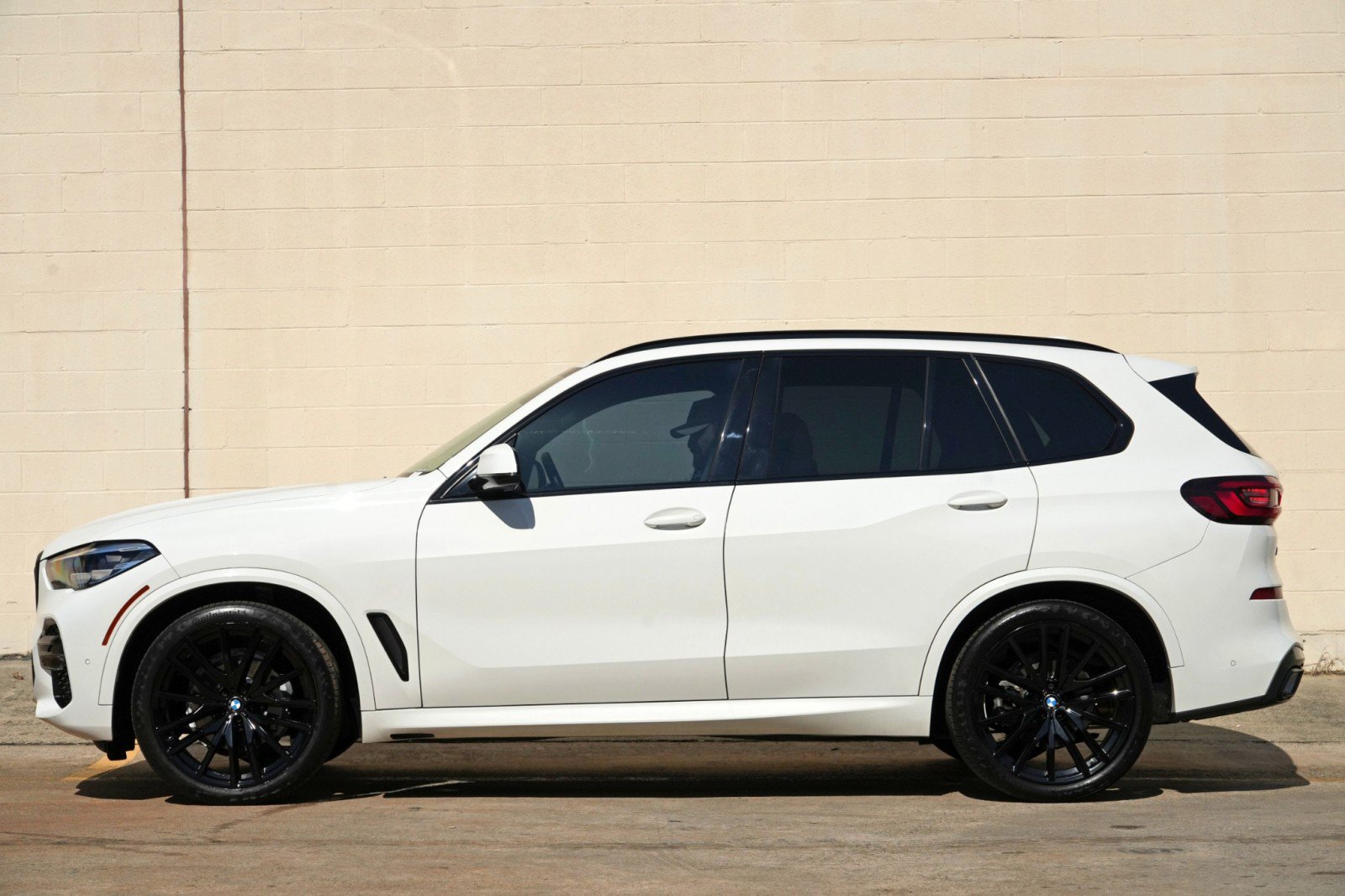 Used 2023 BMW X5 sDrive40i w/ M Sport Package RWD image 9