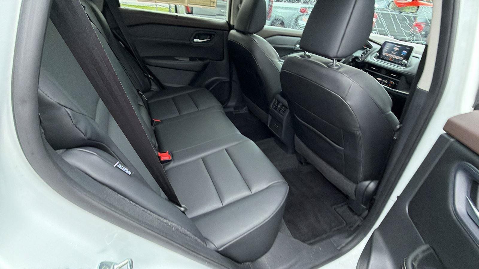 Used 2023 Nissan Rogue SV w/ SV Premium B Package FWD image 19