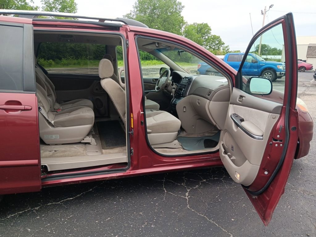 Used 2008 Toyota Sienna CE FWD image 5