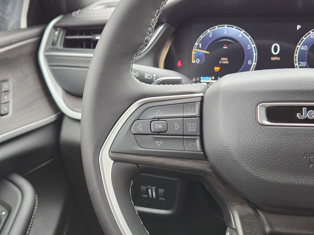 New 2025 Jeep Grand Cherokee Limited image 23