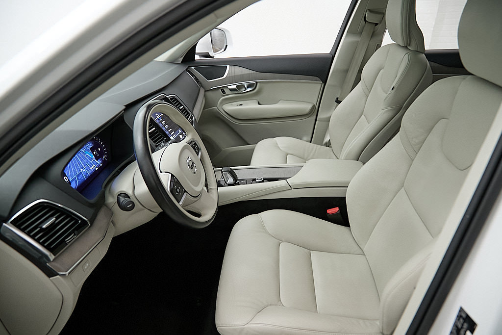 Certified 2024 Volvo XC90 B6 Plus w/ Protection Package Premier AWD/4WD image 18