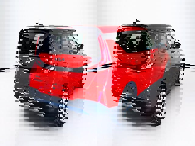 Used 2023 Kia Soul LX w/ LX Technology Package FWD image 5
