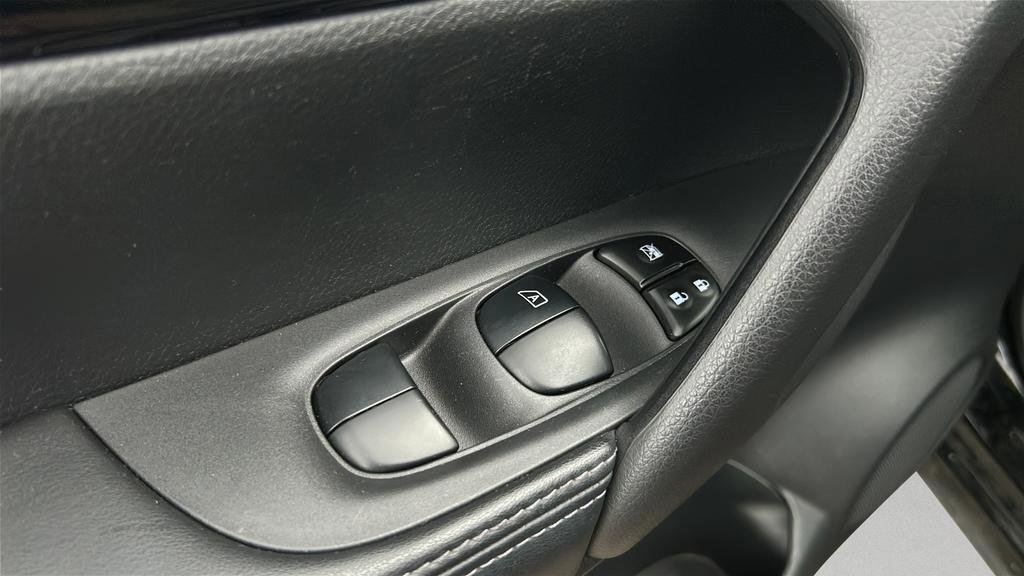 Used 2021 Nissan Rogue Sport SL w/ Premium Package image 9