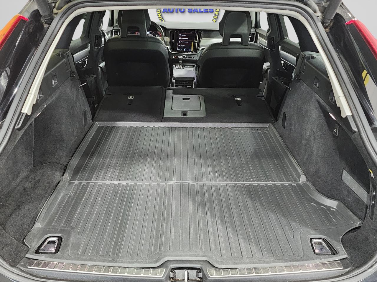 Used 2018 Volvo V90 T5 Cross Country w/ Convenience Package image 38