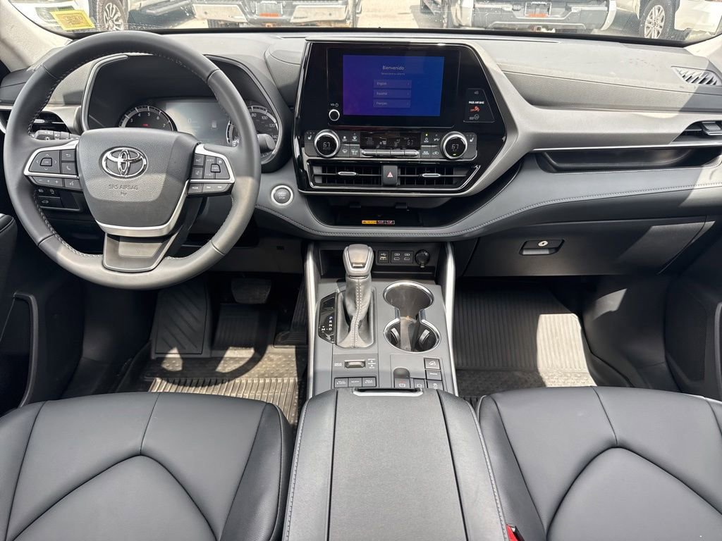 Used 2026 Toyota Highlander XLE AWD/4WD image 12