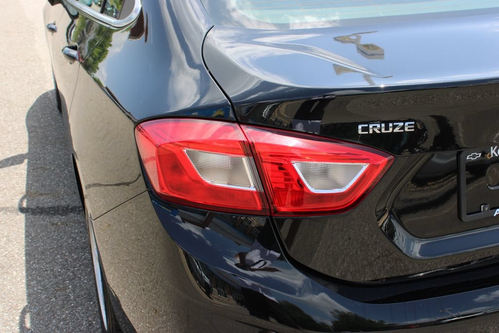 Certified 2018 Chevrolet Cruze LT FWD image 24
