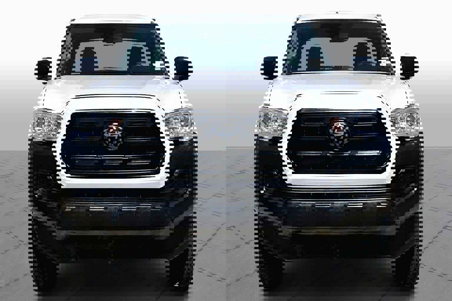Used 2018 Toyota Tacoma SR image 4