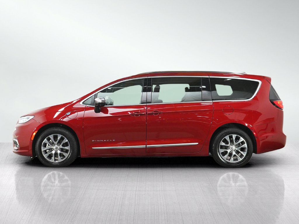 Used 2025 Chrysler Pacifica Pinnacle FWD image 3