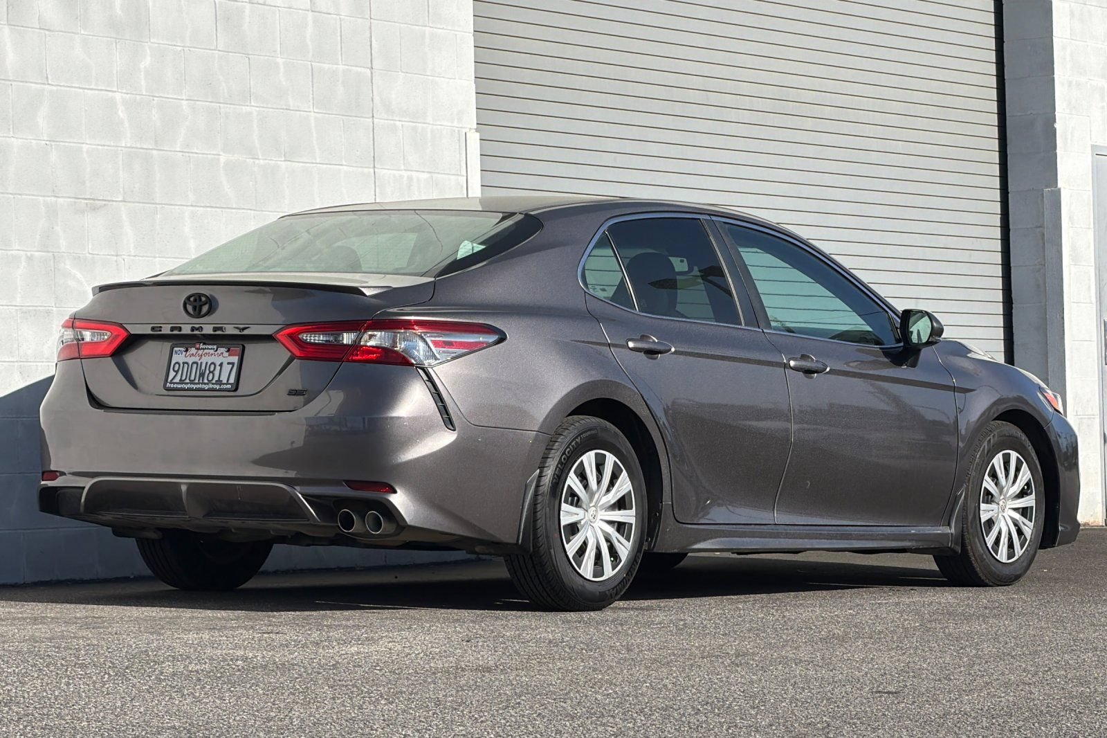 Used 2018 Toyota Camry SE w/ Moonroof Package FWD image 4