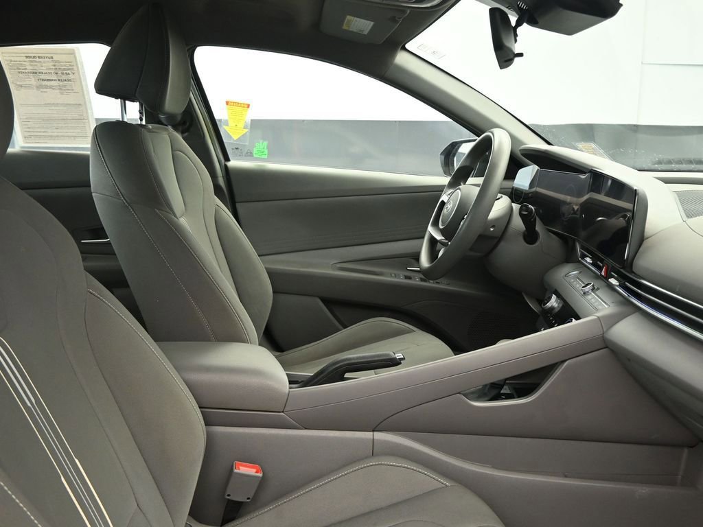 Used 2024 Hyundai Elantra SEL image 10