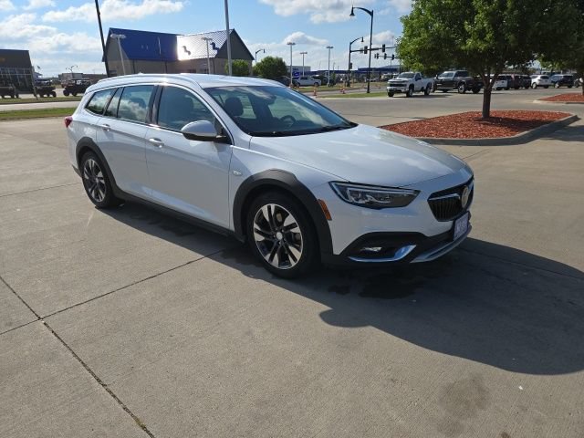 Used 2018 Buick Regal Essence w/ Driver Confidence Package #1 AWD/4WD image 1