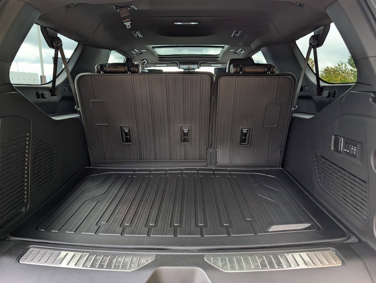 New 2026 GMC Yukon XL Denali Ultimate w/ LPO, Floor Liner Package AWD/4WD image 35