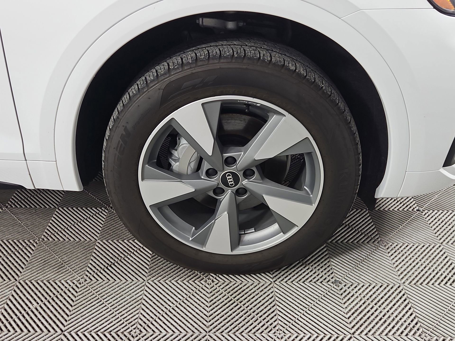 Certified 2025 Audi Q5 2.0T Premium w/ Convenience Plus Package image 10