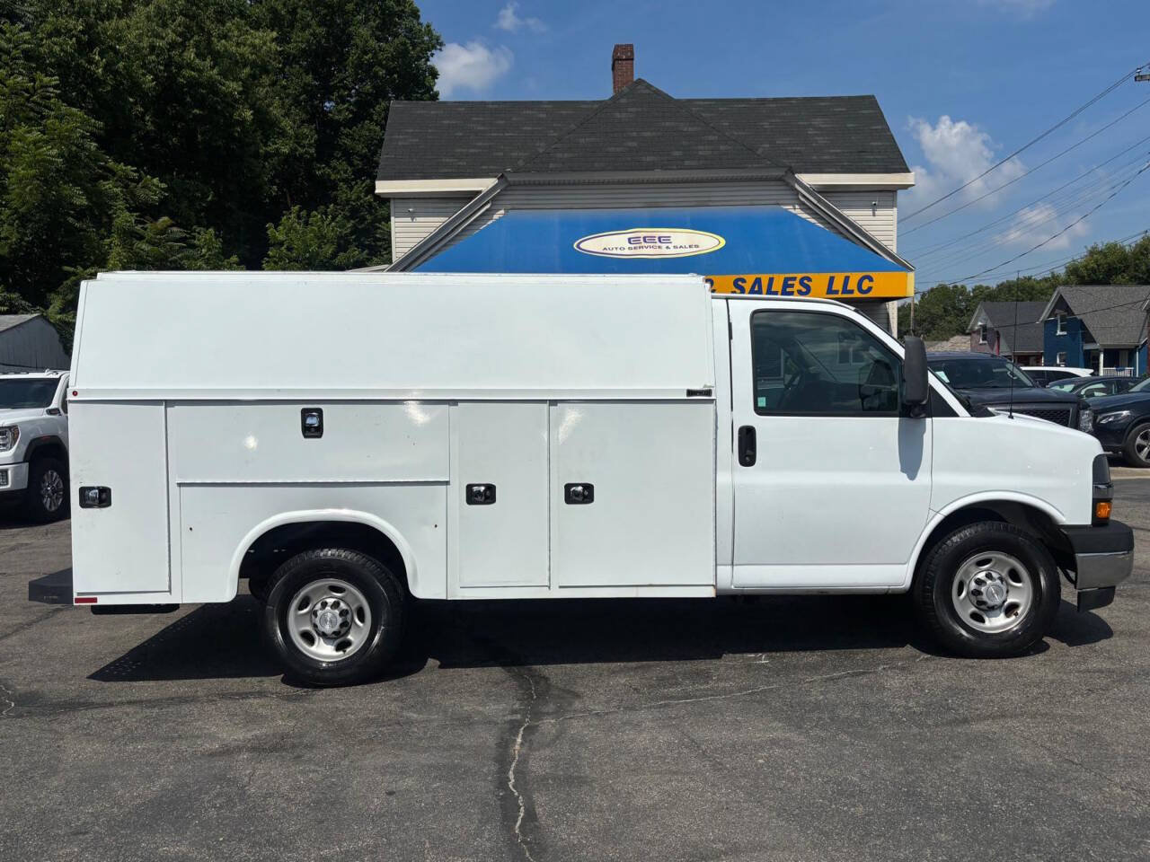 Used 2019 Chevrolet Express 3500 w/ Power Convenience Package RWD image 1