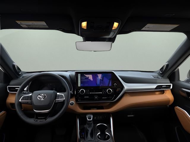 Used 2025 Toyota Highlander Platinum image 10