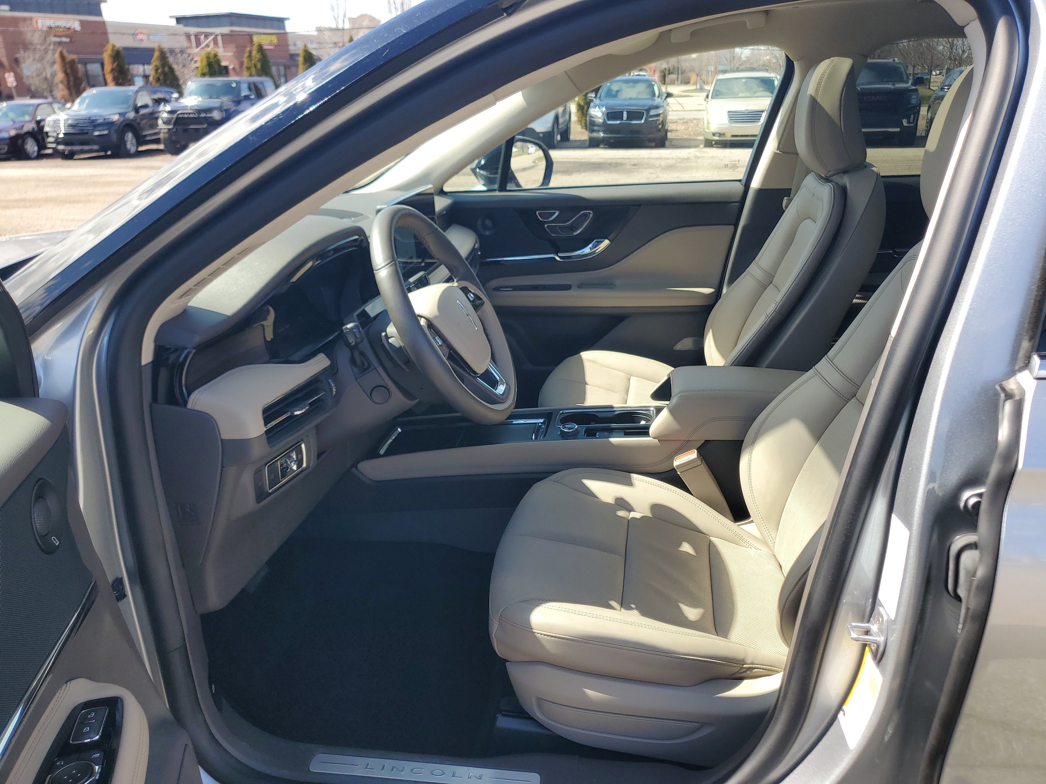 Certified 2024 Lincoln Corsair Reserve w/ Equipment Group 202A AWD/4WD image 12