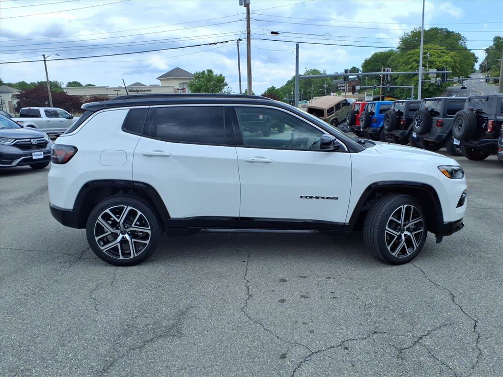 Used 2025 Jeep Compass Limited w/ Elite Group AWD/4WD image 3