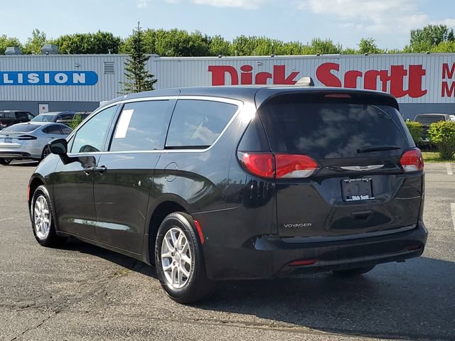 Used 2024 Chrysler Voyager LX FWD image 5