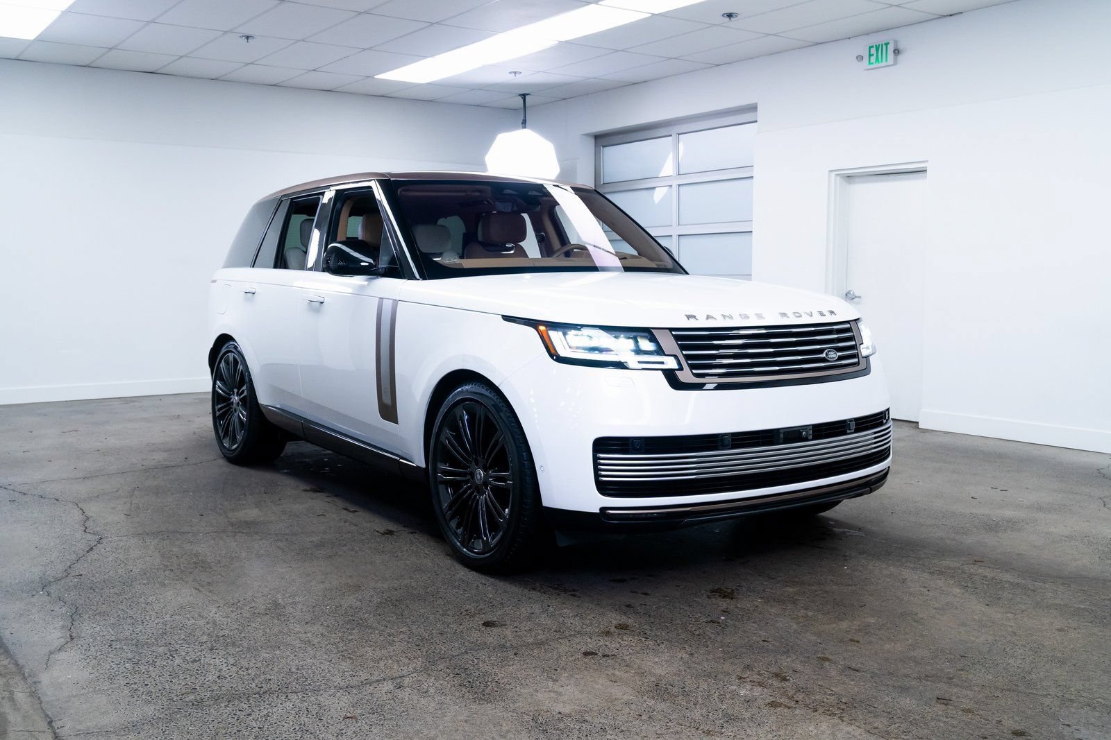 Used 2023 Land Rover Range Rover SV AWD/4WD image 31