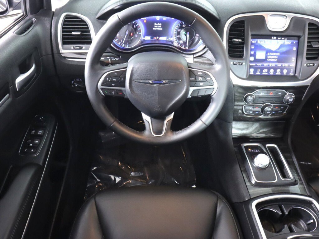 Used 2015 Chrysler 300 Limited RWD image 27