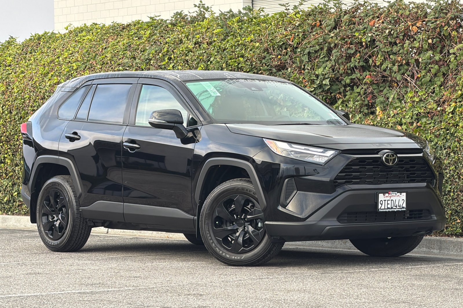 Used 2025 Toyota RAV4 LE AWD/4WD image 2